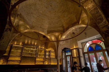 Spania - O baie turcească de secol XII a fost descoperită într-un bar din Sevilla