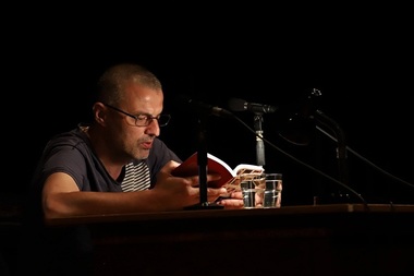 Romanul "Să ne fie la toţi la fel de rău", o incursiune brutală şi profundă în lumea LGBT de Adrian Schiop, dezbătut online