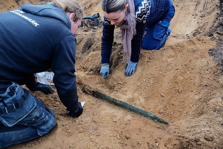O sabie din Epoca de Bronz a fost descoperită în stare bună pe un şantier arheologic danez - FOTO