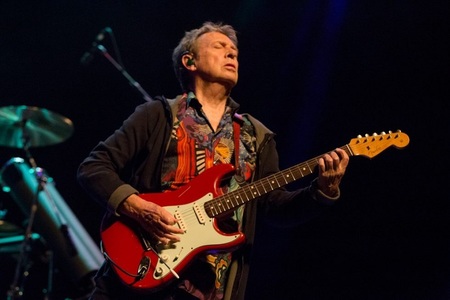 Andy Summers, chitarist al grupului The Police, debutează literar cu o colecţie de povestiri