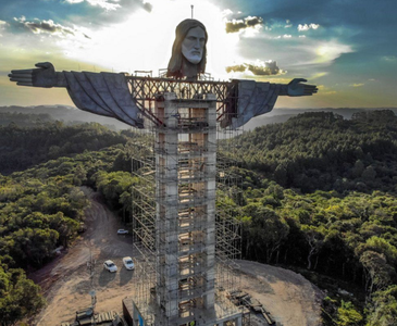 O statuie a lui Hristos, construită în oraşul brazilian Encantado, mai înaltă decât cea a Mântuitorului din Rio de Janeiro