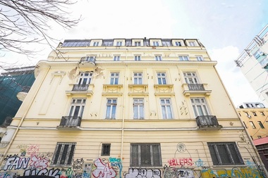 Fostul Palat al Fabricii Letea, operă a arhitectului Paul Smărăndescu, este de vânzare la 3,5 milioane de euro - FOTO