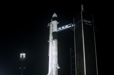 SpaceX a decolat către Staţia Spaţială Internaţională cu patru astronauţi la bord - VIDEO
