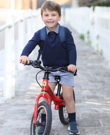 Prinţul Louis împlineşte 3 ani şi o nouă fotografie oficială a fost publicată