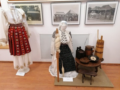 Muzeul Satului împlineşte 85 de ani. Două expoziţii dedicate regalităţii, deschise publicului - FOTO