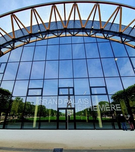 O clădire de 10.000 de metri pătraţi din lemn şi sticlă, ridicată în faţa Turnului Eiffel, va găzdui manifestări culturale şi sportive - FOTO
