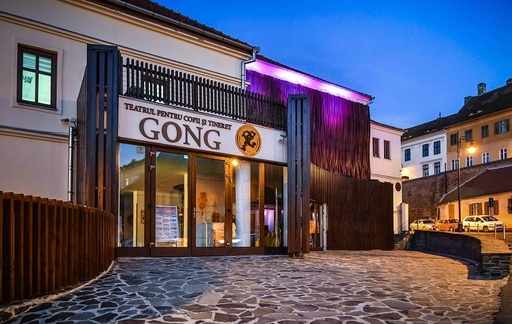 Spectacolul "Fata babei şi fata moşneagului", în premieră la Teatrul "Gong" din Sibiu