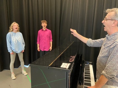 Unele dintre cele mai respectate şcoli de teatru din Marea Britanie se confruntă cu acuzaţii de hărţuire sexuală