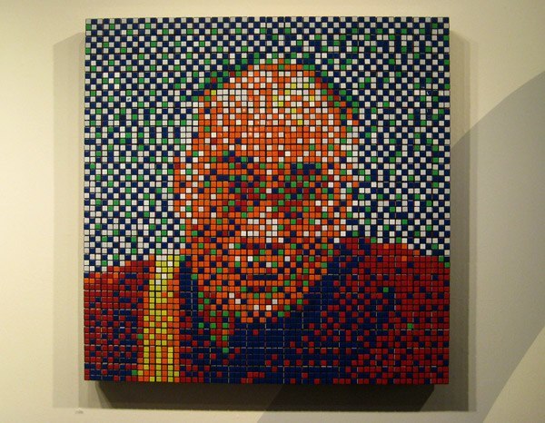 Lucrarea "Rubik Dalai-Lama" a artistului stradal Invader, în licitaţie la Paris