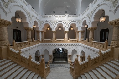 PROGRAM Noaptea Muzeelor 2021 -  Vizite ghidate în Primăria Capitalei, Muzeul Colectivizării şi Casa Breslelor deschise, expoziţie dedicată memoriei afective în pandemie, instalaţii interactive la Castelul Artelor din Drobeta-Turnu Severin - FOTO