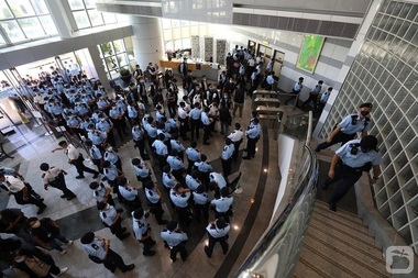 Hong Kong - Principalul editorialist al Apple Daily a fost arestat la aeroport