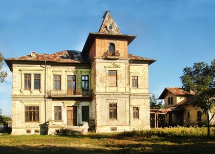 Conacul Procopie Casotta, construit în maniera conacelor rurale franţuzeşti de secol XIX, de vânzare la 275.000 de euro - FOTO