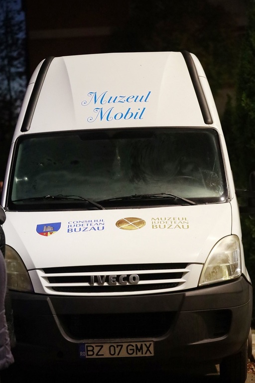 Buzău - Museum Bus, unicul program din România menit să aducă muzeul în faţa copiilor aflaţi în zone izolate, îşi reia activitatea - FOTO