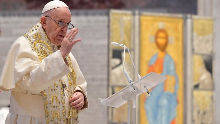 Papa Francisc va fi operat pentru o inflamaţie a colonului