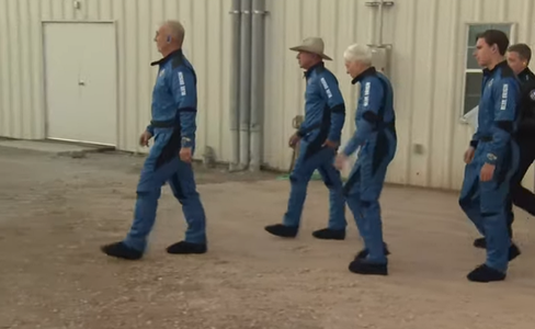Zborul spaţial Blue Origin, cu Jeff Bezos la bord, s-a încheiat cu succes - VIDEO