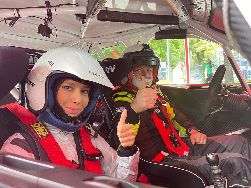 Prezentatoarea Prima TV Maria Iordănescu a fost copilot în etapa de la Sinaia a Campionatului de Viteză în Coastă