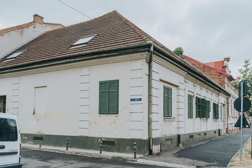 "Casa de pe Colţ" din Oradea, veche de 200 de ani, scoasă la vânzare cu 475.000 de euro - FOTO