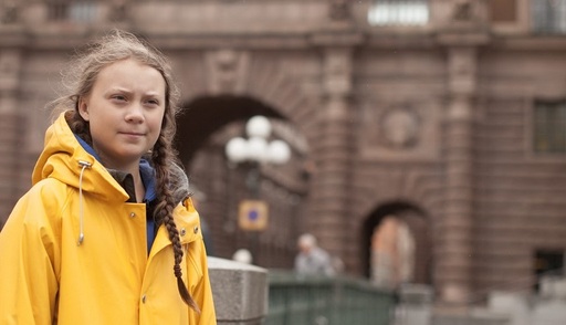 Greta Thunberg apare în prima ediţie a revistei Vogue Scandinavia în care critică industria "fast fashion" - FOTO