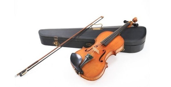 O partitură şi o vioară care ar fi aparţinut lui George Enescu, scoase la licitaţie cu 150.000 de euro. Ministrul Culturii anunţă că va verifica originea bunurilor