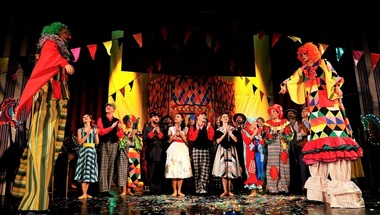 "La Piaţă" şi "Figaro Style", producţii ale Teatrului Muzical Ambasadorii, prezentate la Promenada Operei