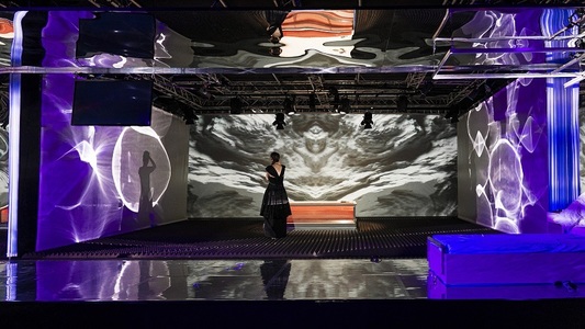 Teatrul Odeon deschide stagiunea cu lansarea unei cărţi despre Angela Gheorghiu şi reluarea, după doi ani, a spectacolului „Persona”