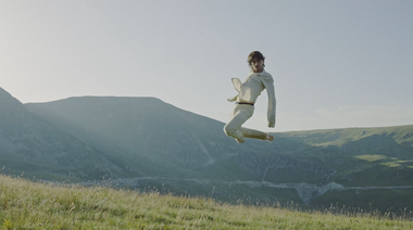 Balerinul Serghei Polunin promovează România printr-un clip filmat pe Transalpina şi într-o pădure de stejari seculari din judeţul Vâlcea - VIDEO