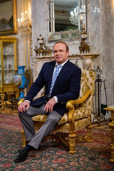 Carmen Hara, invitată într-un episod din sitcomul „Secretele Preşedintelui” de la Prima TV