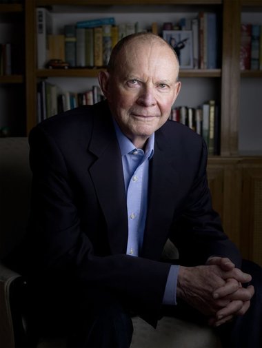 Romancierul Wilbur Smith, unul dintre cei mai bine vânduţi autori internaţionali, a murit la 88 de ani