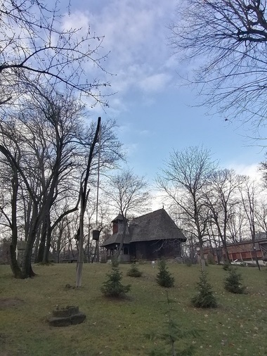 Muzeul Satului organizează concurs de împodobit brazii din curtea instituţiei