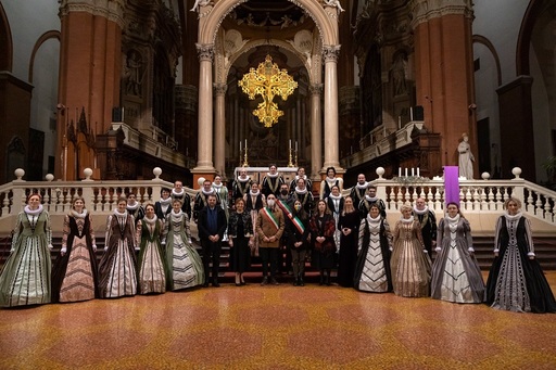 Ziua Naţională a României sărbătorită de Corul Madrigal 
împreună cu românii din Italia 
