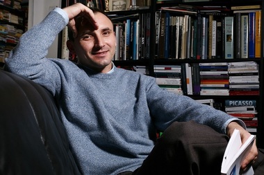 Volumul de proză scurtă „Oameni în trening” de Robert Şerban, lansat la librăria La Două Bufniţe din Timişoara
