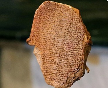 O tăbliţă cu fragmente din „Epopeea lui Gilgameş”, unul dintre cele mai vechi manuscrise din istorie, restituită Irakului