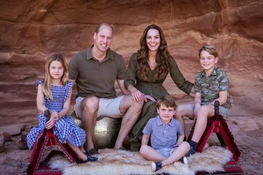Ducii de Cambridge au prezentat imaginea de pe felicitarea de Crăciun, în care familia apare în Iordania