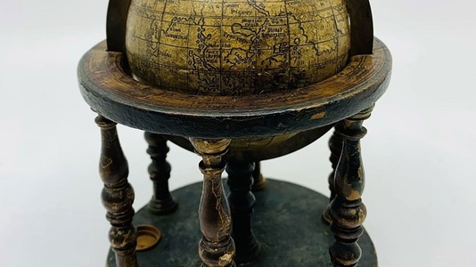 Un glob pământesc din secolul 16, scos la licitaţie