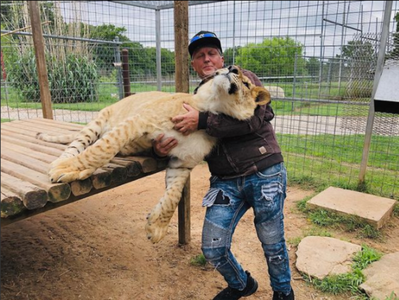 Jeff Lowe, controversat proprietar al unui parc zoo din Oklahoma, a primit interdicţie pe viaţă privind expunerea de animale