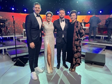 Finala „Vedeta populară" şi momente umoristice celebre în „Revelion pentru familion", la TVR 1