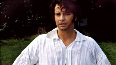 Cămaşa purtată de Colin Firth în serialul „Pride and Prejudice”, într-o expoziţie dedicată centenarului BBC
