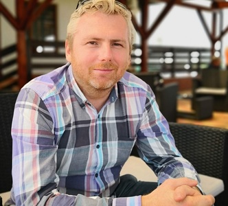 Răzvan Chiruţă a renunţat la funcţia de redactor şef al Newsweek România pentru un proiect nou