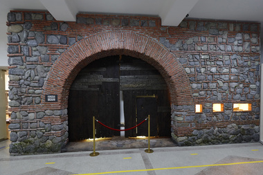 Porţile fortificate ale Mănăstirii Bradu, vechi de 240 de ani,  expuse la Muzeul Judeţean Buzău, de Ziua Culturii Naţionale - FOTO