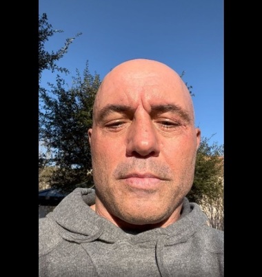 Joe Rogan răspunde controversei Neil Young - Spotify: „Nu încerc să promovez dezinformarea” - VIDEO