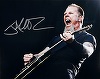 Fotografii cu autografele artiştilor James Hetfield, Billy Idol, Brad Pitt, Rowan Atkinson, în premieră licitate la Bucureşti