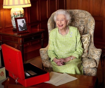 Palatul Buckingham a publicat o nouă fotografie oficială a reginei Elizabeth a II-a cu ocazia Jubileului de Platină - FOTO