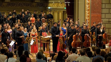 Cristian Măcelaru la pupitrul Orchestrei Române de Tineret - primul concert în România în calitate de director artistic al Festivalului „George Enescu”