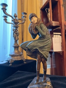 O sculptură în bronz şi fildeş a artistului Demeter Chipăruş, vândută la 10.000 de euro în Licitaţia de Romantism şi Art Nouveau