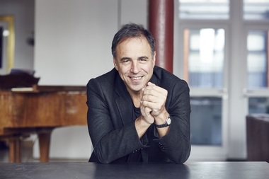 INTERVIU - Anthony Horowitz, autorul seriei „Alex Rider”: Dacă faci televiziune în secolul 21, trebuie să fii conştient de noul mod în care gândesc oamenii. Nu vrem să jignim, să fim de modă veche şi nici controversaţi