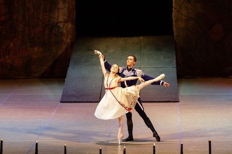 Baletul de Stat din Siberia a continuat să danseze, vineri, în Northampton, publicul fiind de partea artiştilor