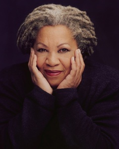 "The Blueest Eye", semnată de laureata premiului Nobel Toni Morrison, retrasă din lista de cărţi interzise a unor şcoli din St. Louis