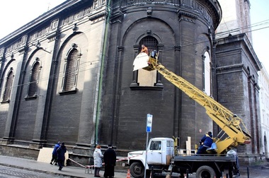 Localnicii din Liov, considerat capitala culturală ucraineană, ajută la protejarea patrimoniului oraşului - FOTO