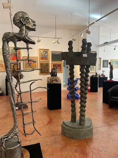 Sculptura de mari dimensiuni în bronz „Fluturi” de George Apostu, cea mai valoroasă în licitaţia din 15 martie