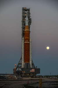NASA testează cea mai puternică rachetă a sa SLS cu care va ajunge pe Lună